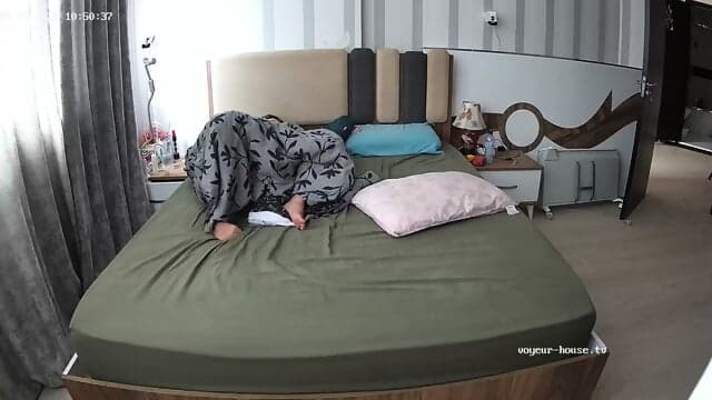 Bedroom Camera At Andreza Reallifecam Apartment At Voyeur House TV 05.09.2026 From 06 H 59 Min To 11 H 44 Min