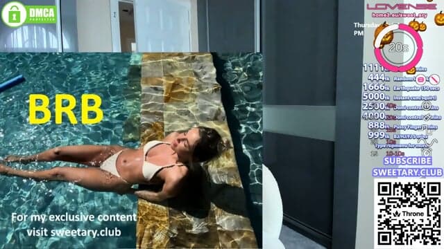 Die Verspielte Frau Zieht Einen Engen BÃ¼rorock Aus Und Reitet Danach Einen Dicken Dildo Auf Dem Bett Voll Neugieriger Lust